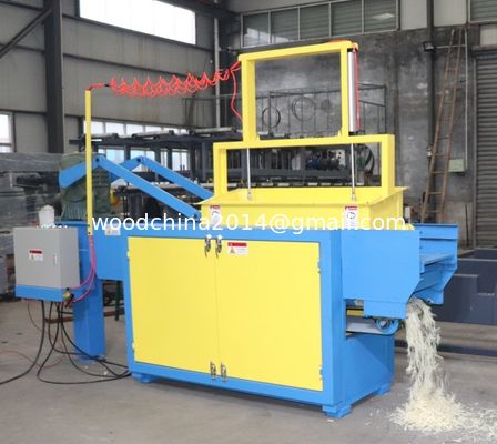 Peternakan Ayam Menggunakan Mesin Pengelasan Kayu Otomatis Log Pine Pengelasan Mill