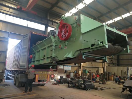 Biomass Wood Chips Crusher / Mesin Pemotong Kayu Diesel Kapasitas Besar / Pemotong Log Hutan