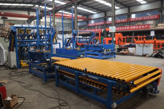 Desain Terbaru Mesin Pembuat Pallet Kayu Kuku Otomatis Efisiensi Tinggi / Euro And Stringer Pallet Nailing Machine