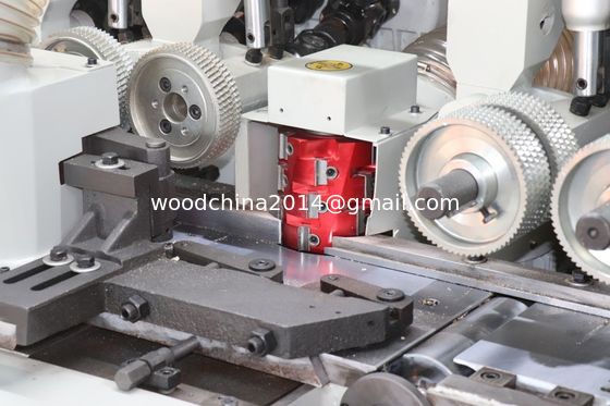 High Output 4 Side Wood Planers Peralatan Moulding Pengerjaan Kayu Cepat Untuk Lantai Kayu
