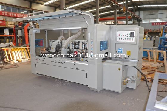 High Output 4 Side Wood Planers Peralatan Moulding Pengerjaan Kayu Cepat Untuk Lantai Kayu