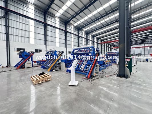 Mesin Palet Kayu Otomatis Kapasitas Tinggi Datang Dengan Stacker Dan Conveyor