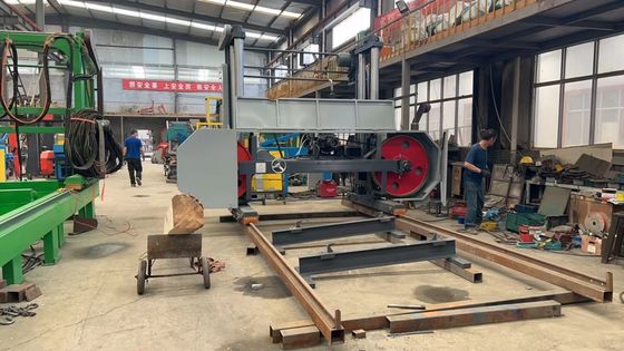 80HP Diesel Engine powered Heavy Duty Horizontal Band Sawmill untuk Pengolahan Kayu