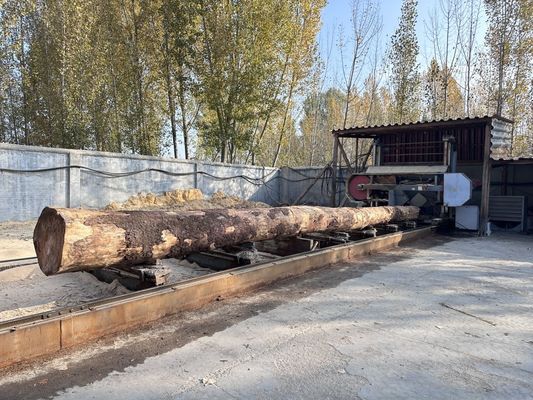 80HP Diesel Engine powered Heavy Duty Horizontal Band Sawmill untuk Pengolahan Kayu