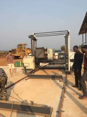 80HP Diesel Engine powered Heavy Duty Horizontal Band Sawmill untuk Pengolahan Kayu