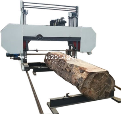 Mesin pemotong kayu yang besar